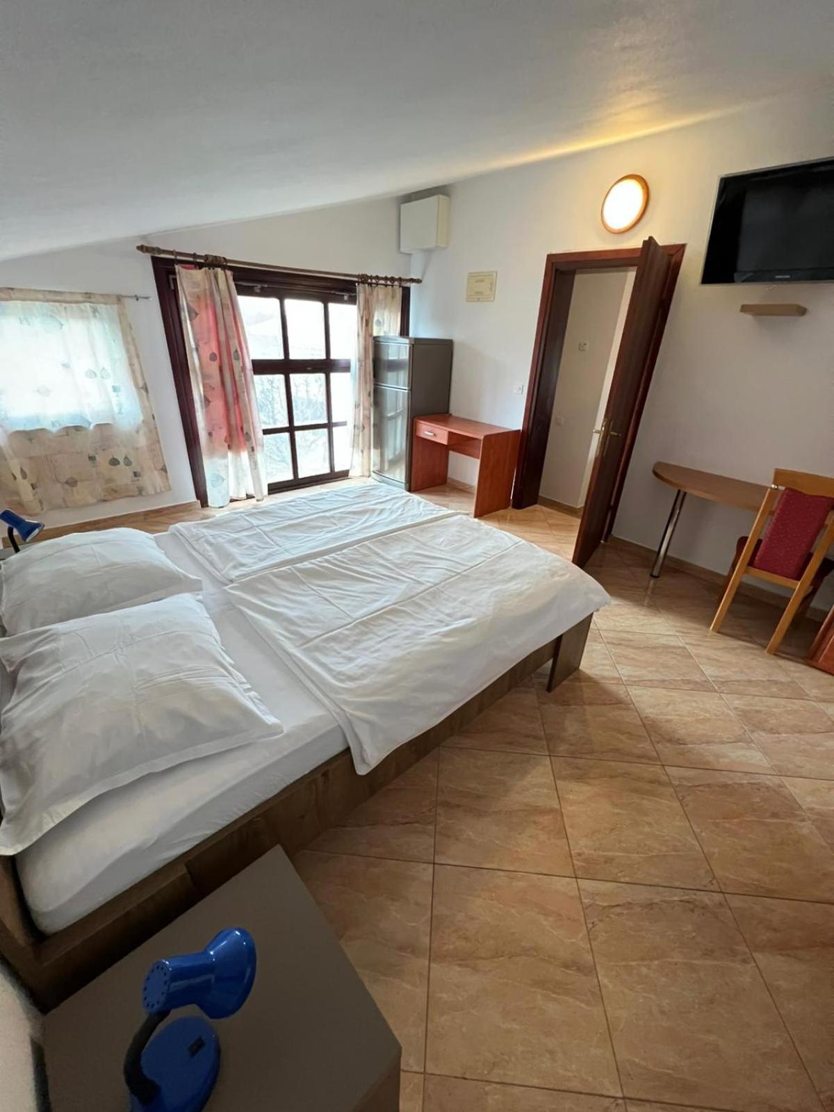 Bellevue Rooms Stara Baška 外观 照片