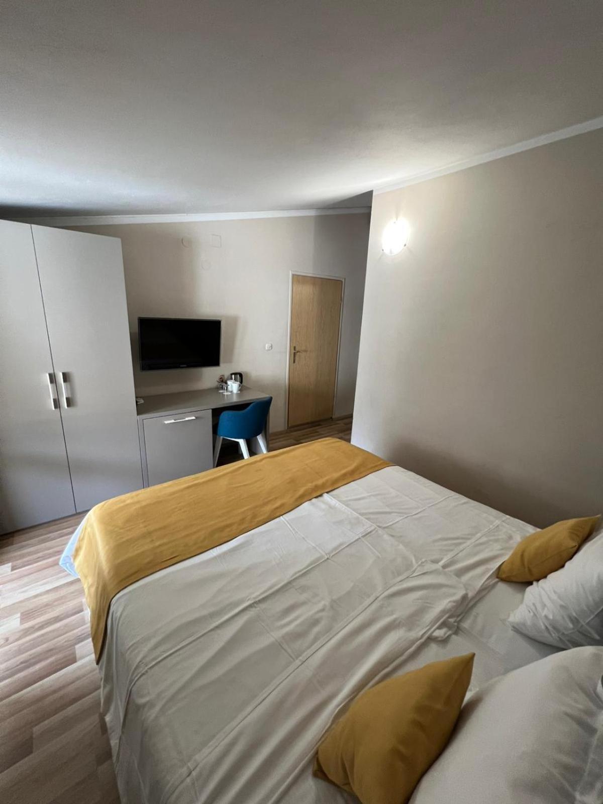 Bellevue Rooms Stara Baška 外观 照片
