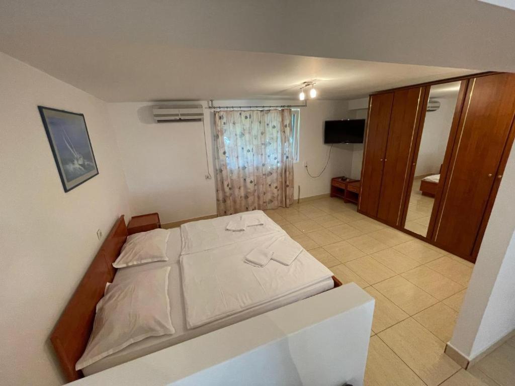 Bellevue Rooms Stara Baška 外观 照片