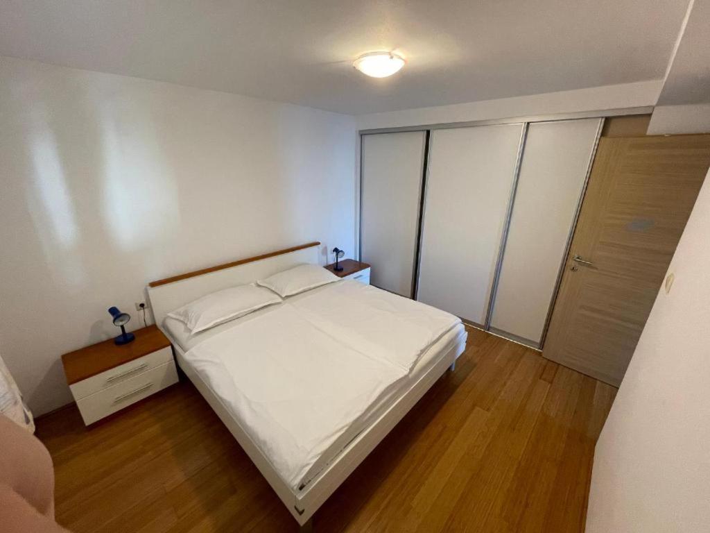 Bellevue Rooms Stara Baška 外观 照片